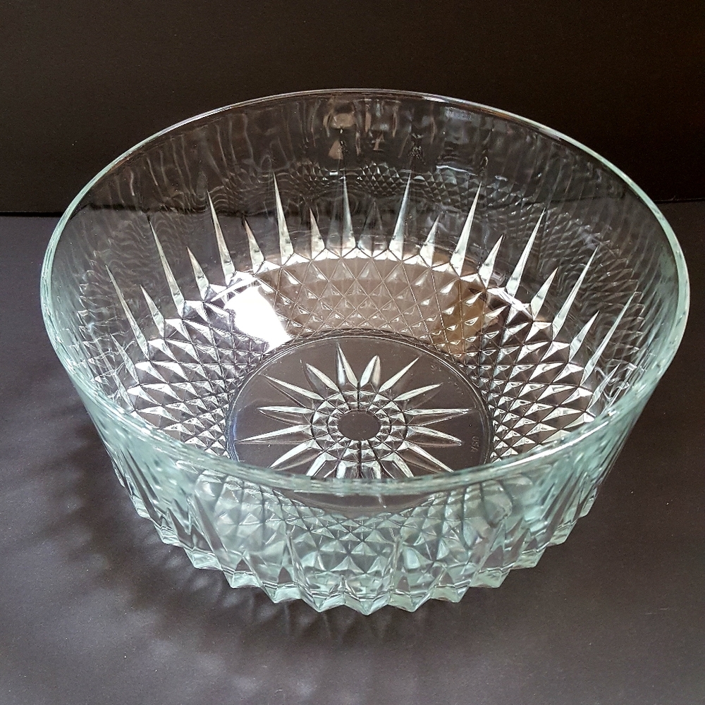 Arcoroc USA Clear Glass Diamond Serving Bowel 9"